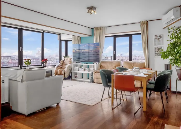 Luxurious Downtown Penthouse With Spectacular Panorama *