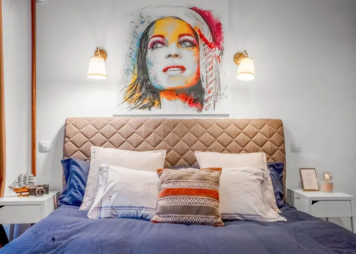 Luxurious Downtown Penthouse With Spectacular Panorama *