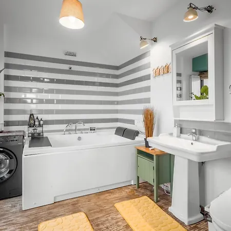 Luxurious Downtown Penthouse With Spectacular Panorama