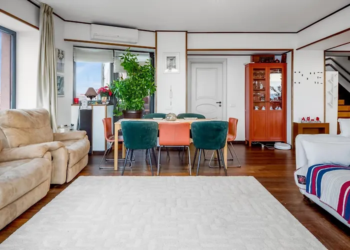 Luxurious Downtown Penthouse With Spectacular Panorama