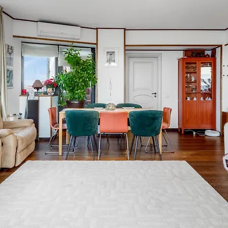 Luxurious Downtown Penthouse With Spectacular Panorama