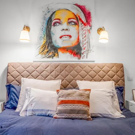 Luxurious Downtown Penthouse With Spectacular Panorama *