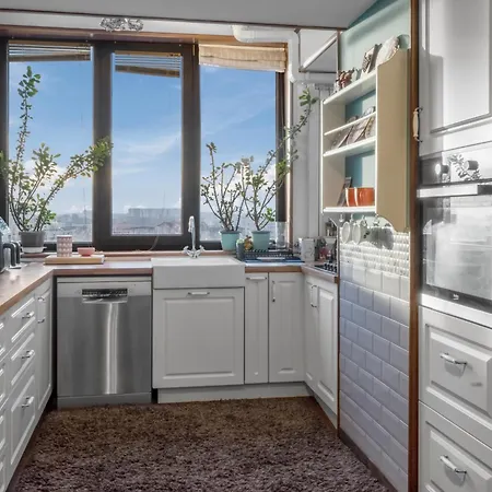 Luxurious Downtown Penthouse With Spectacular Panorama *