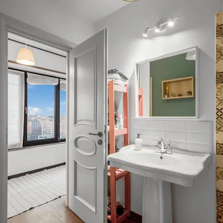 Luxurious Downtown Penthouse With Spectacular Panorama